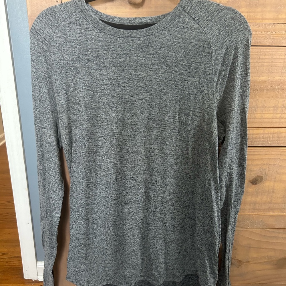 Long Sleeve Lululemon Men’s License to Train T-Shirt - Medium
